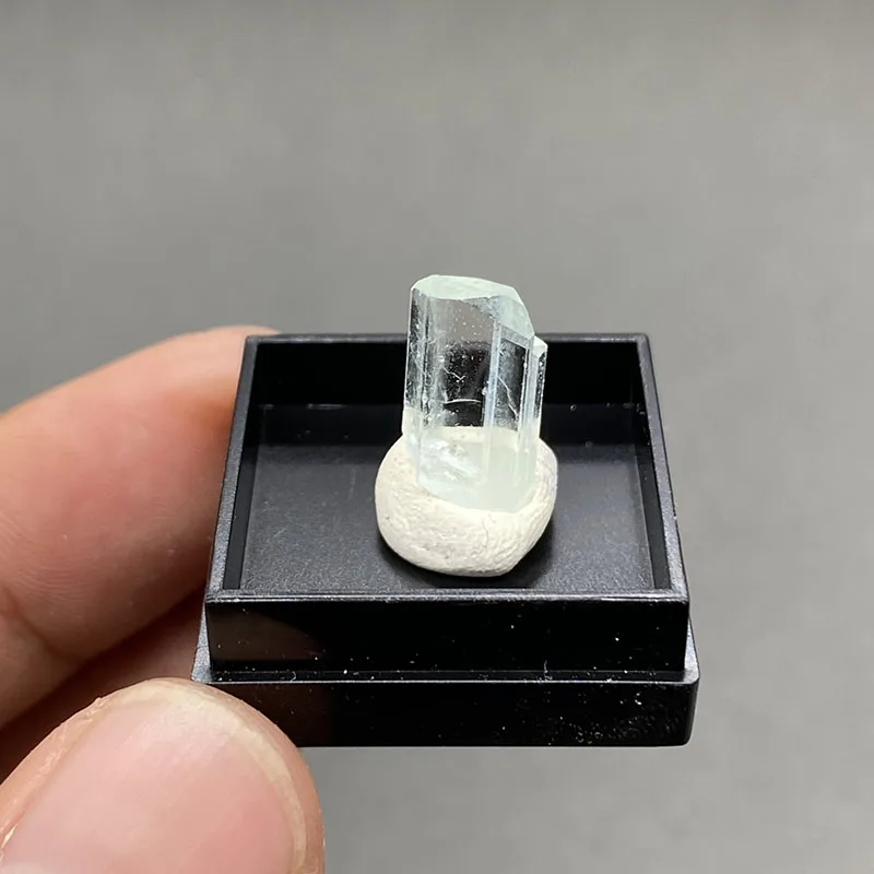 100% عينة معدنية خشنة من الزبرجد العمودي الباكستاني الطبيعي شفاء كريستال جوهرة قلادة الخرز + حجم الصندوق: 27*27*25 مللي متر