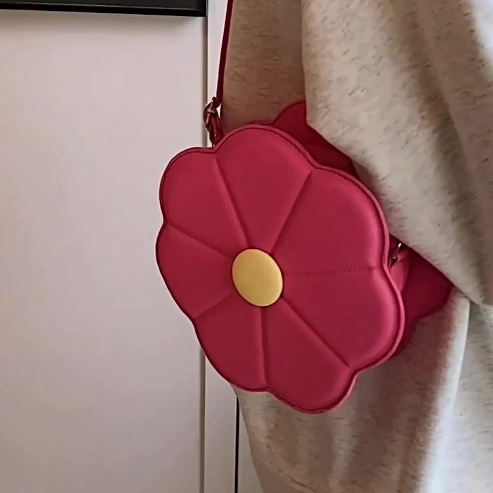 Fresh and Sweet Bag, Women's New Flower Small Round Bag, Popular, Cute, Trendy, Single Shoulder Crossbody Bag