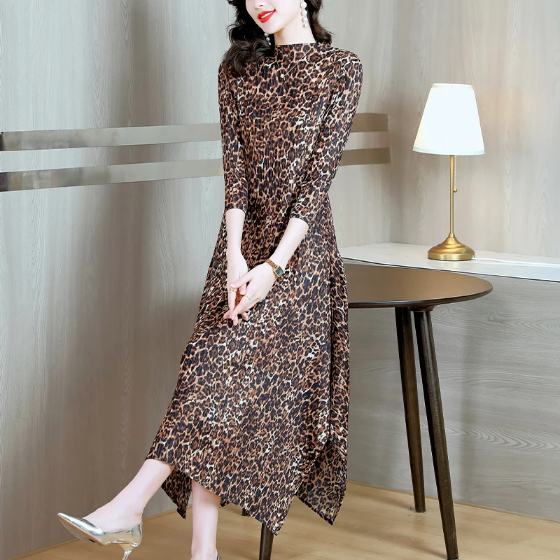 Autumn Miyake Pleated Dress Bold Leopard Print Round Neckline Slimming Waistline Timeless Elegance Fashion-Forward Woman 2024