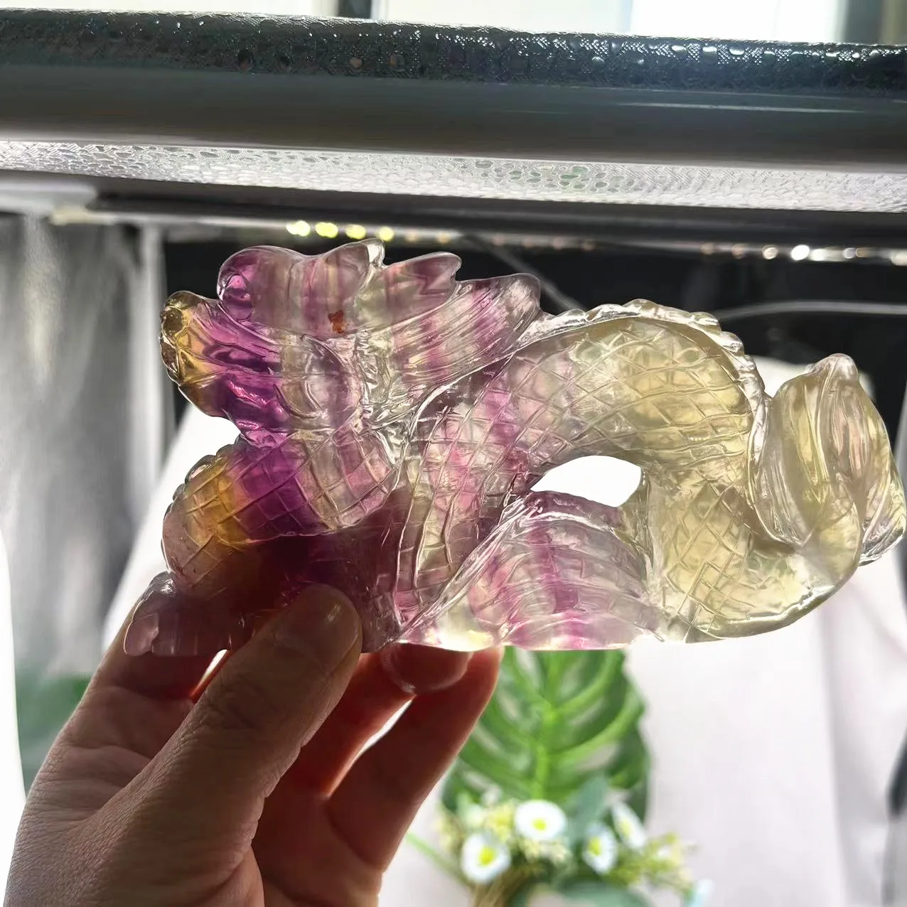 Großhandel Bulk Crystal Carving Rainbow Fluorite Dragon Handgeschnitzte Crystal Animal Carving