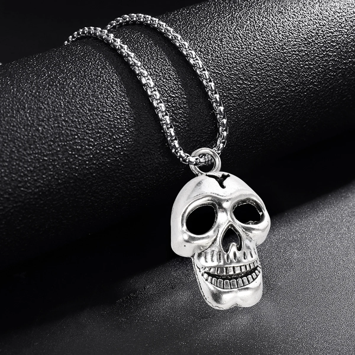 

Alloy Skull Keychain Pendant Halloween Jewelry Necklace Bracelet Accessory Small Portable Multipurpose Durable