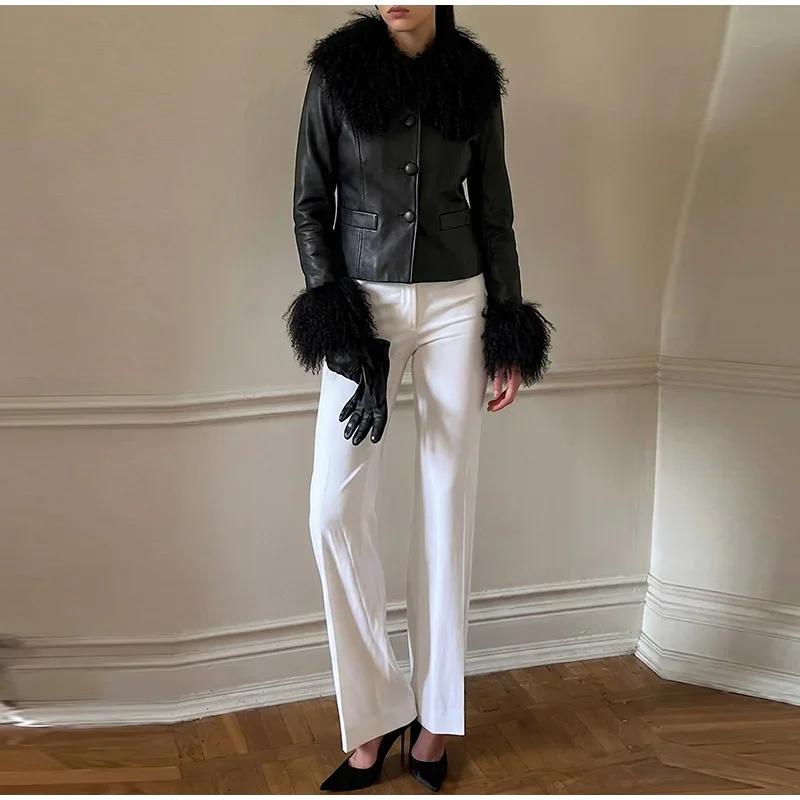 Damen-Oberbekleidung mit Pelzkragen, Pelz- und Leder-Spleiß, Lederjacke, Pelzmanschette, schmal geschnittene Jacke, Biker-Stil, schlankmachendes Design – Detail 4