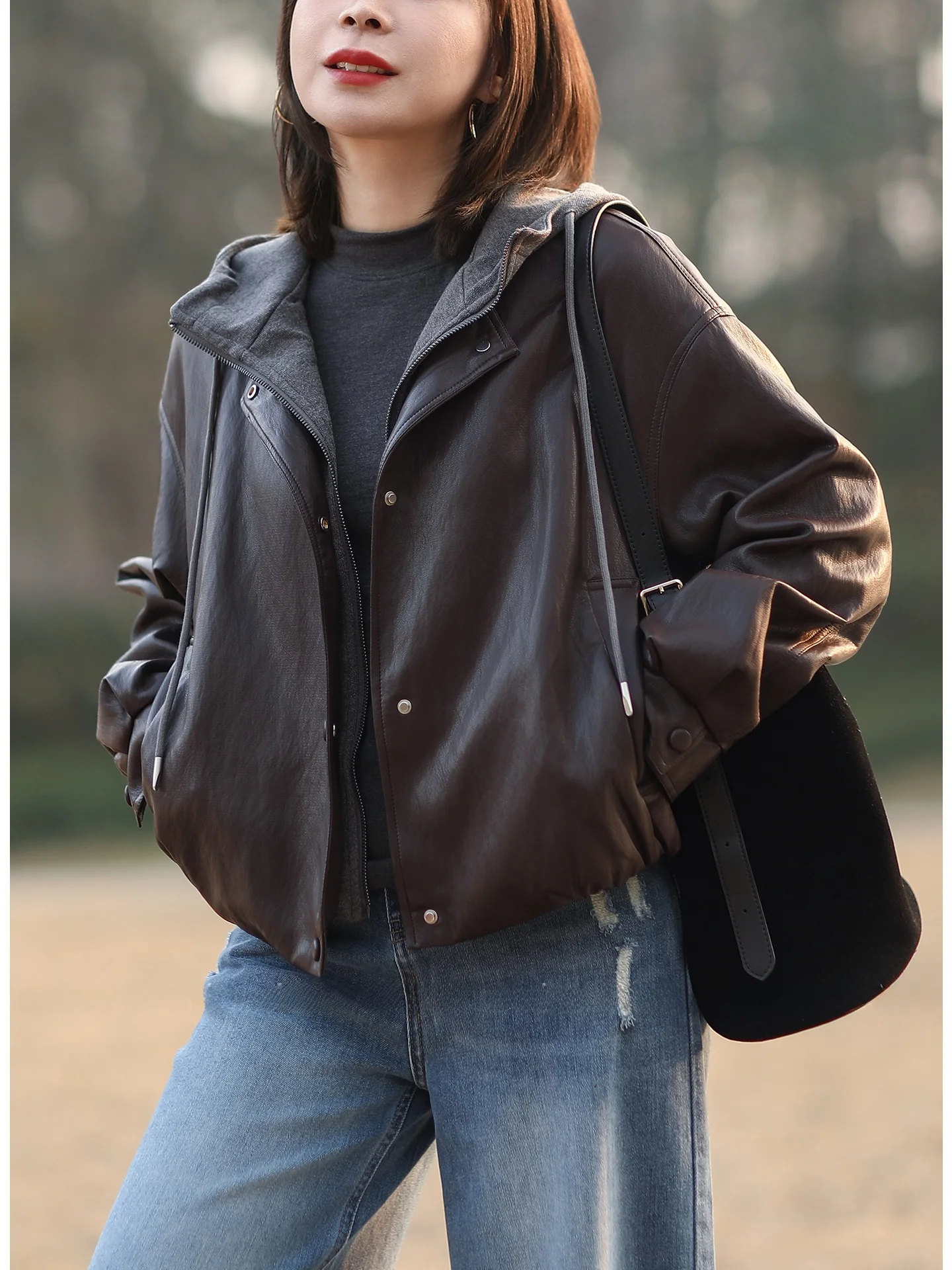 

Tree Soft Texture Hooded Fake Two-Piece Leather Jaet Women's Casual Loose ort Coat Spring 2026 Long Sve Zipper Closure