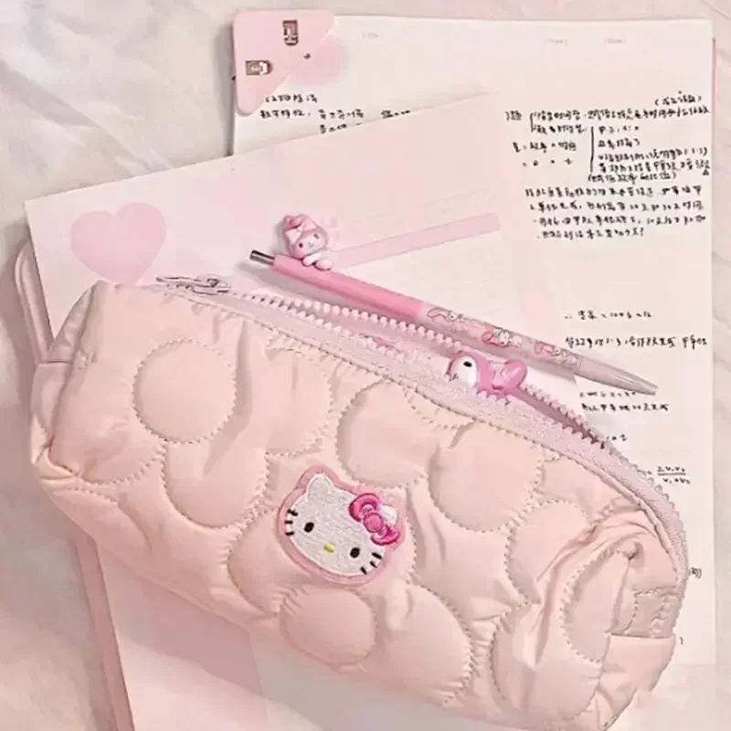 Sanrio Hello Kitty Astuccio per penne Simpatico cartone animato Anime KT Cat Kuromi Astuccio per matite Borsa per cosmetici Bambini che imparano Regali di festa di cancelleria