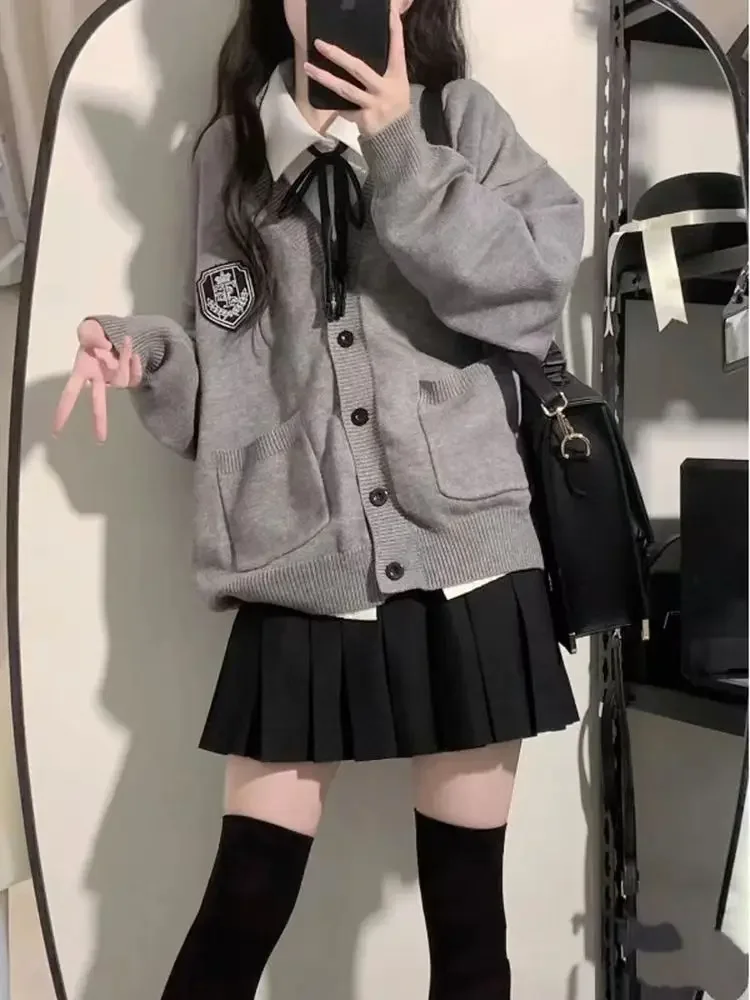 Autumn and winter casual long sleeved cardigan, popular women's cardigan jacket Fashion button V-neck gray cardigan