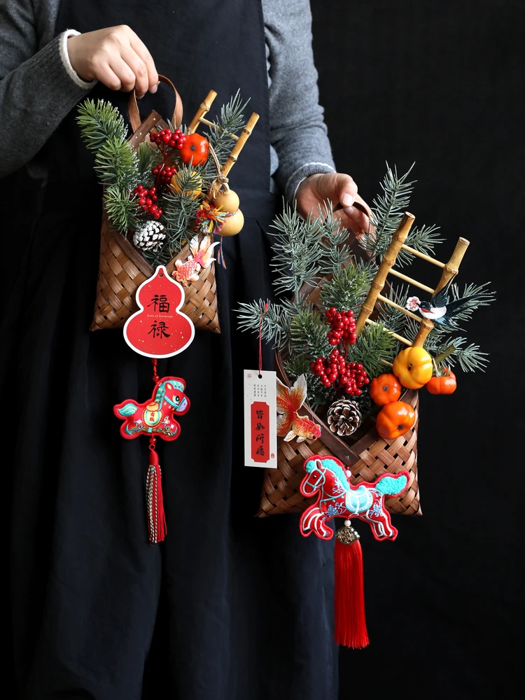 

Новогоднее украшение для двери: креативный декор для дома, идеальный подарок для создания праздничной атмосферы