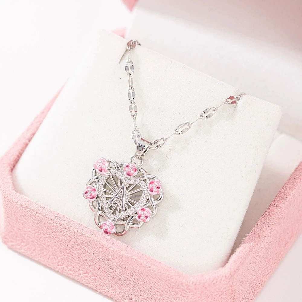 Colgante con 26 letras de la A a la Z, collares con forma de corazón y flor rosa para mujer, cadena de Color plateado a la moda, joyería de boda, regalo del día de la madre