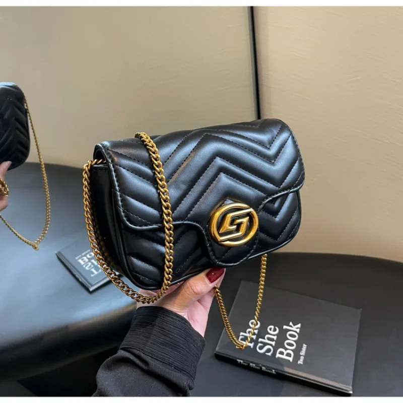 

Light Luxury Quilted Diamond Metal Chain Bag Women Versatile Single Shoulder Crossbody Handbag Daily Office Commute Purse