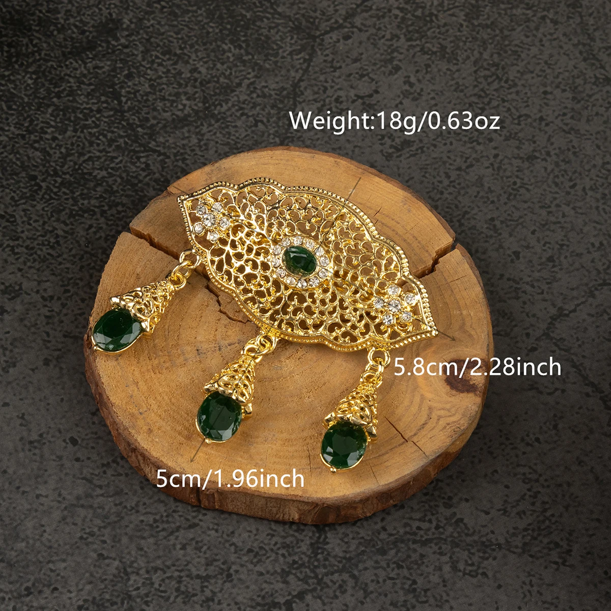 يتميز القلادة الصغيرة المستديرة المعدنية المجوفة بتصميم رائع ورائع وهو بروش للعروس المغربية الفاخرة