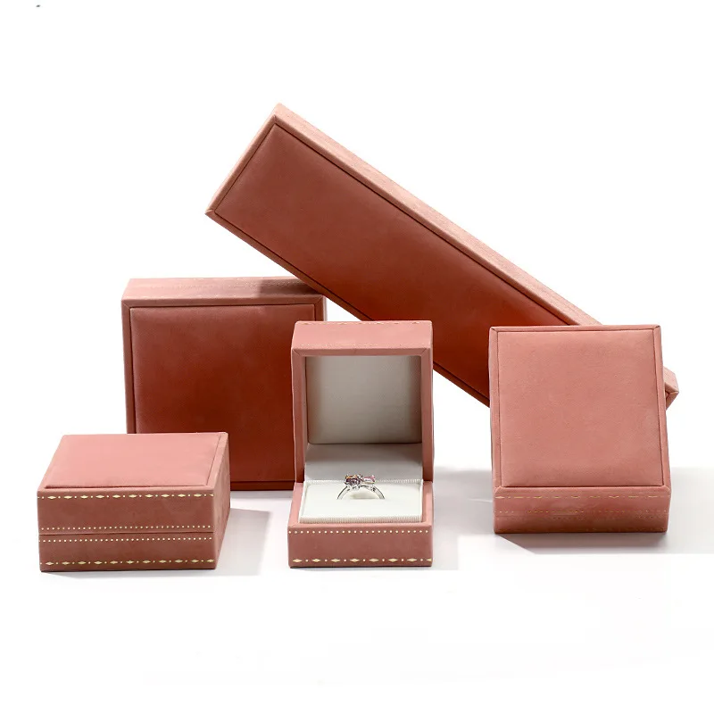 

Luxury Velvet Gold Stamping Square Engagement Ring Box Luxury Earrings Pendant Jewelry Storage Box Free Custom Logo