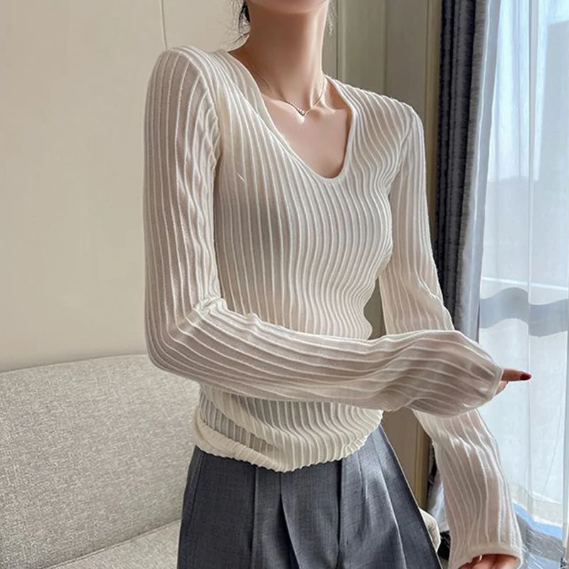 Autumn New Fashionable Simple White V-neck Long Sleeved Knitted Shirt Fashionable Casual Temperament Versatile Loose Women's Top