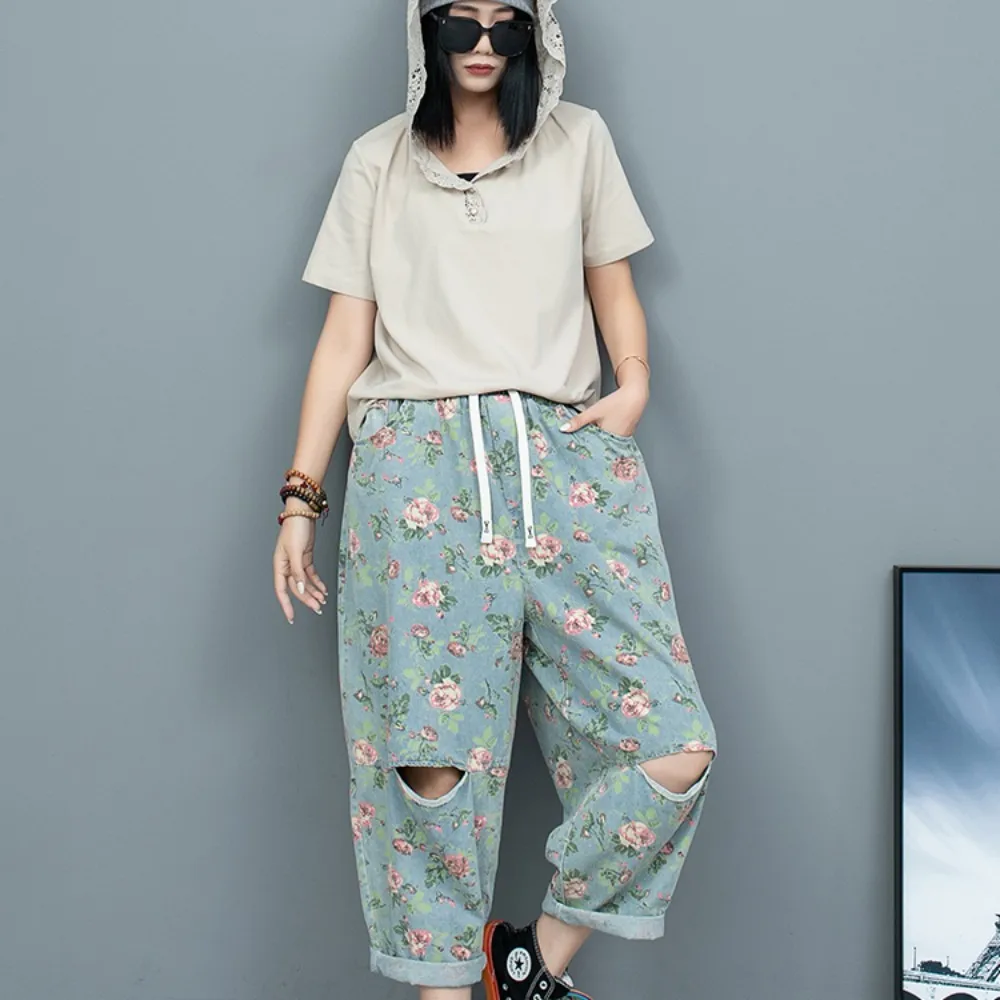 

Loose Fashion Pant Set Women 2024 Summer Lace Hat Short Sleeved T-shirt + Floral Thin Denim Jeans Two-piece Set LX1506