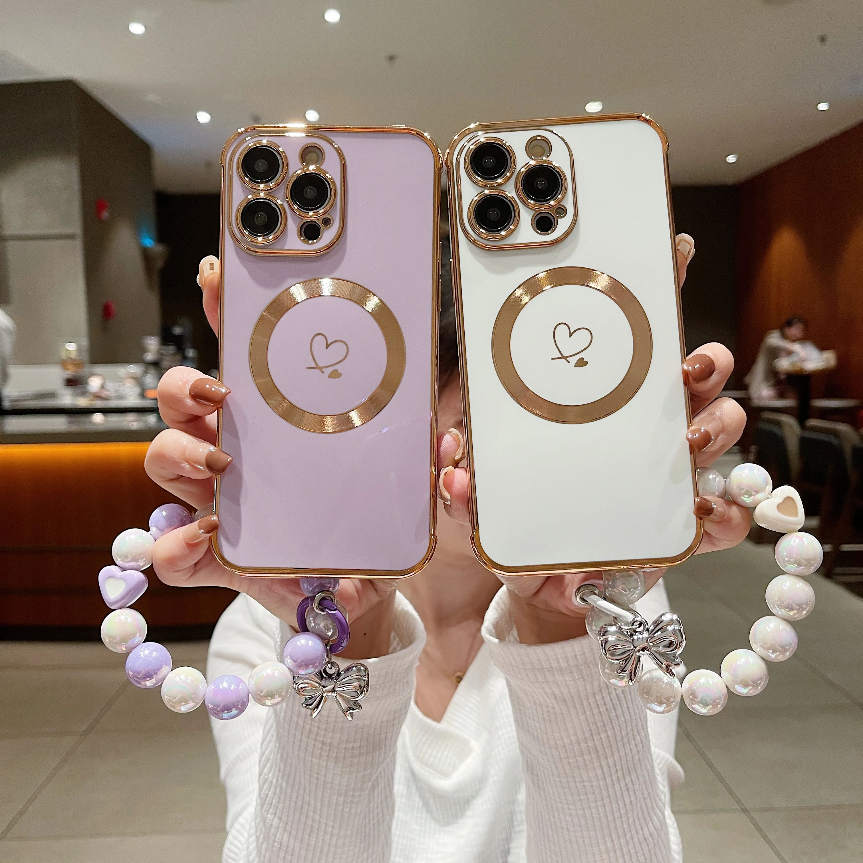 Lujosa funda magnética para teléfono móvil con cuerda colgante y cuentas láser en forma de corazón, adecuada para carga inalámbrica y protección a prueba de golpes