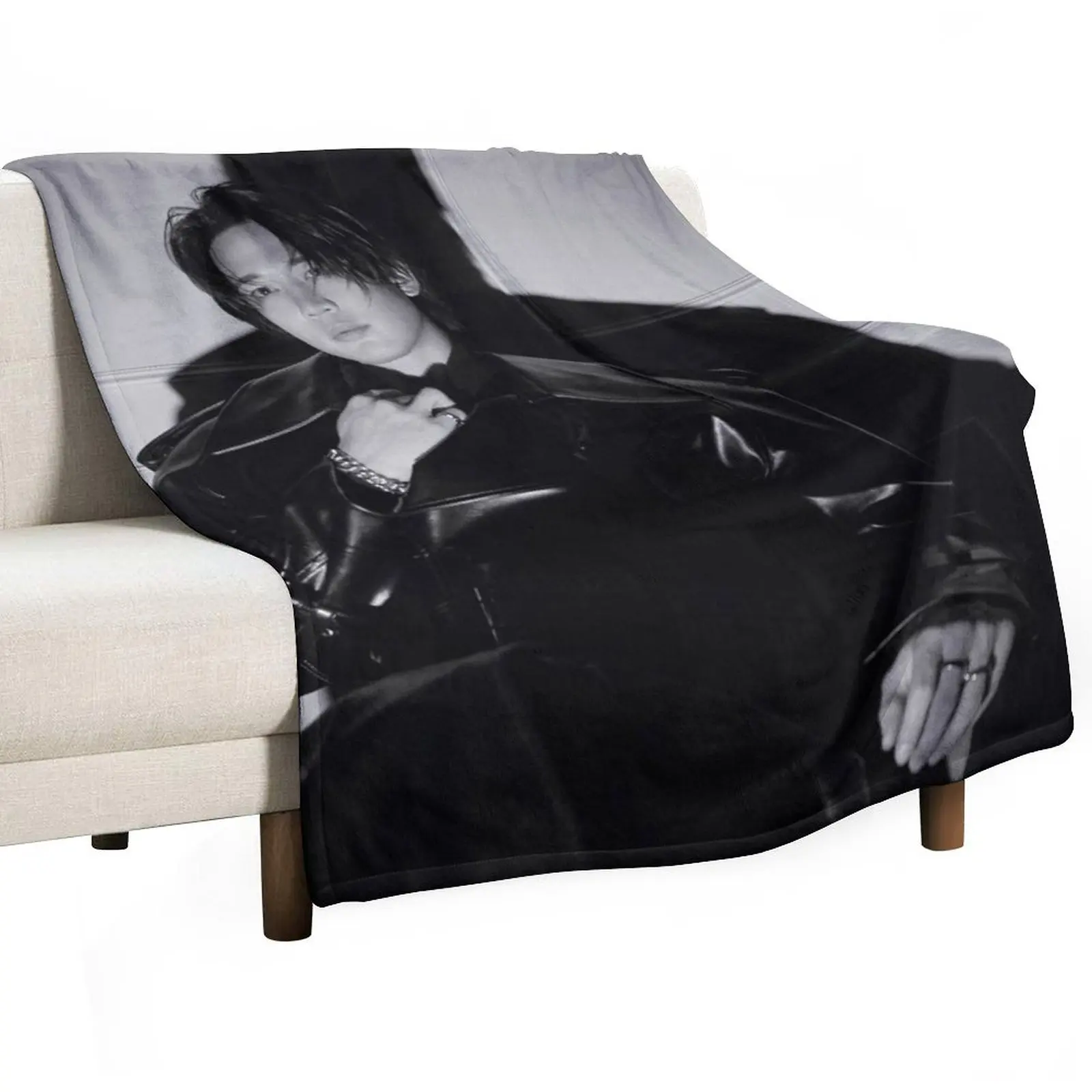 Minho Chase черно-белое сидячее одеяло