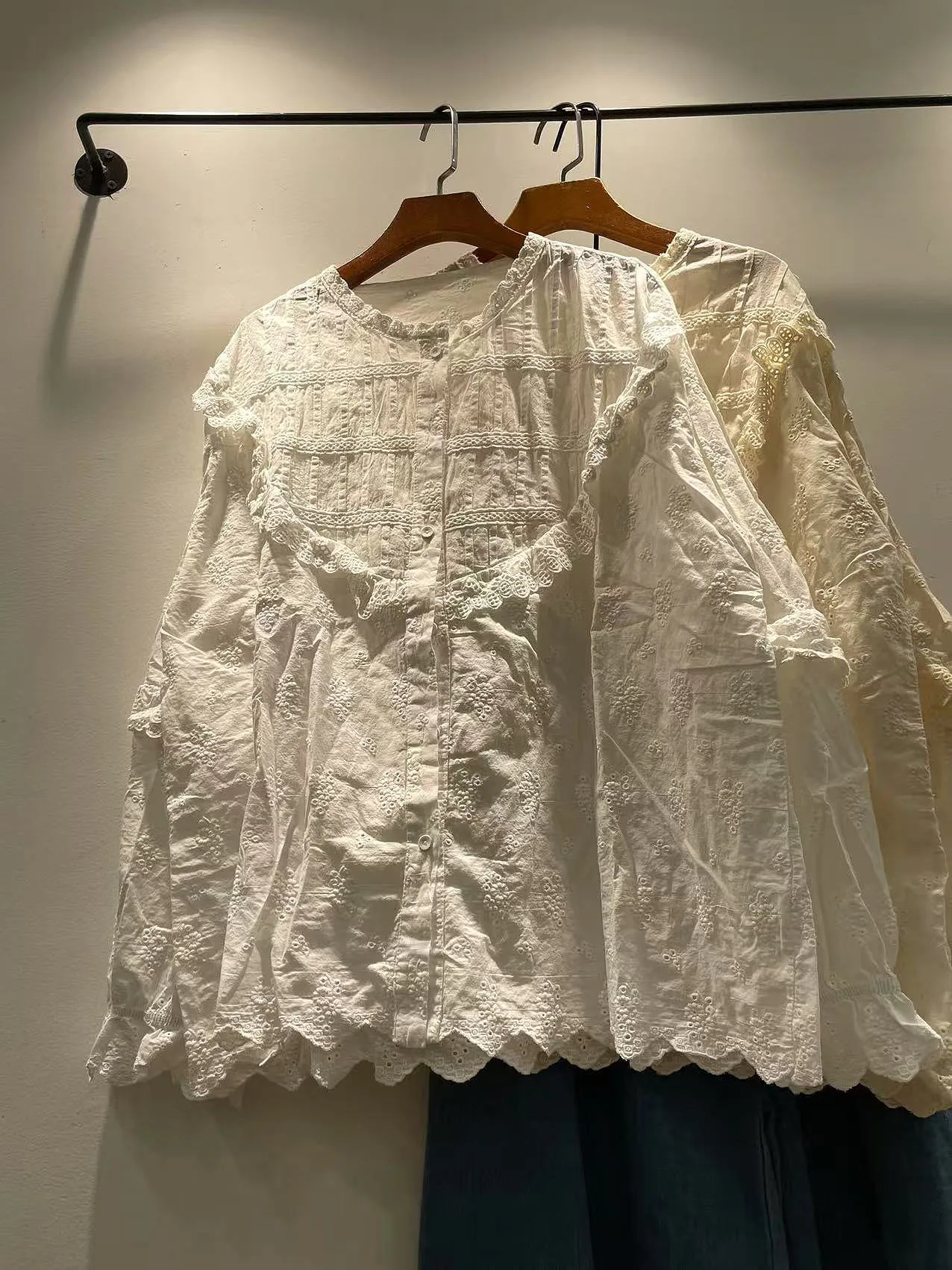 

Женское платье из чистого хлопка на осень 2025 года, длинное, с круглым вырезом, кружевной отделкой, простое, дышащее, свободного кроя, повседневное