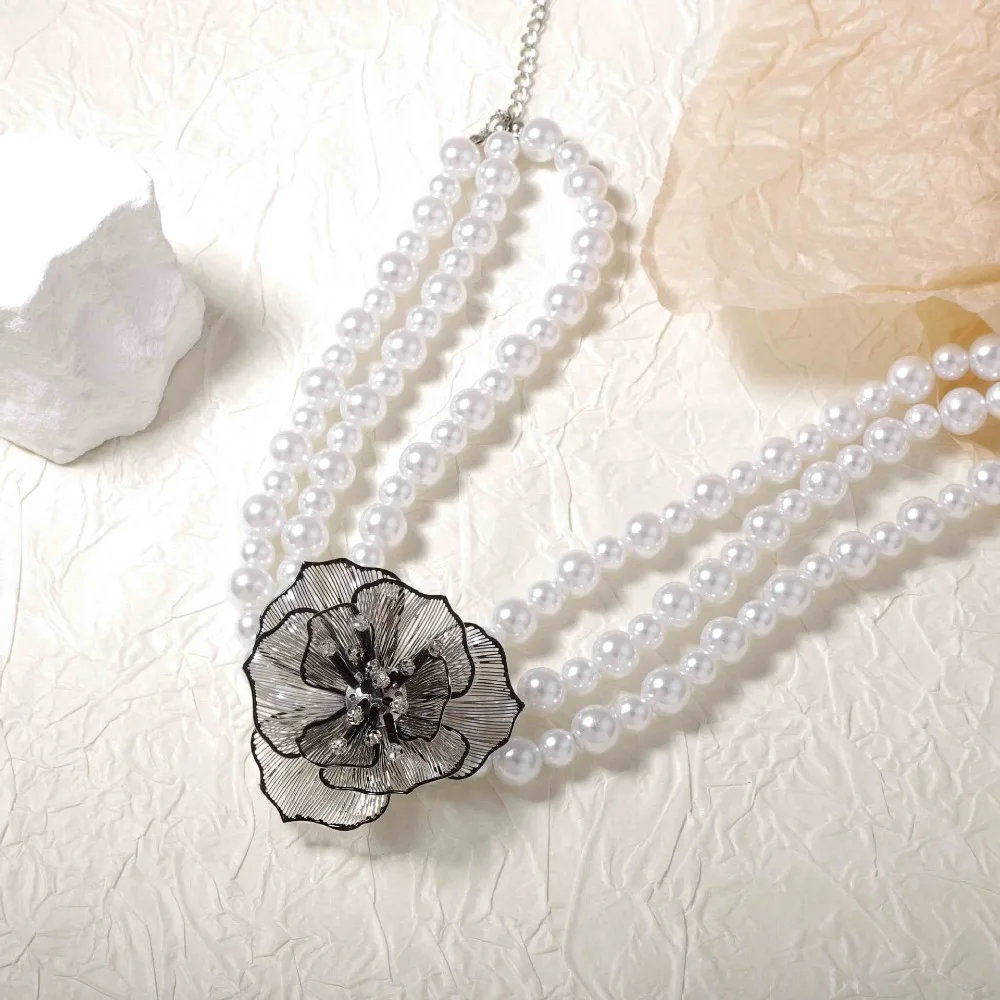 

Chic Hand Chain Hollow Flowers Jewelry Set Elegant Vintage Geometric Lines Necklace Crystal Silver Floral Pearls Ear Studs Party