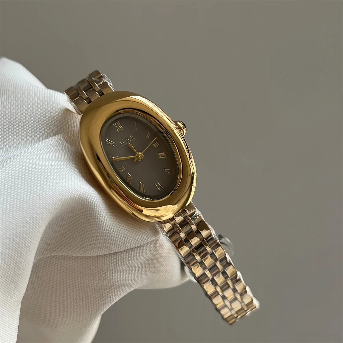 Retro-Style Oval Women'S Watch, Versatile And Stylish, With A High-Quality Steel Strap And Chain, A Trendy Women'S Watch.