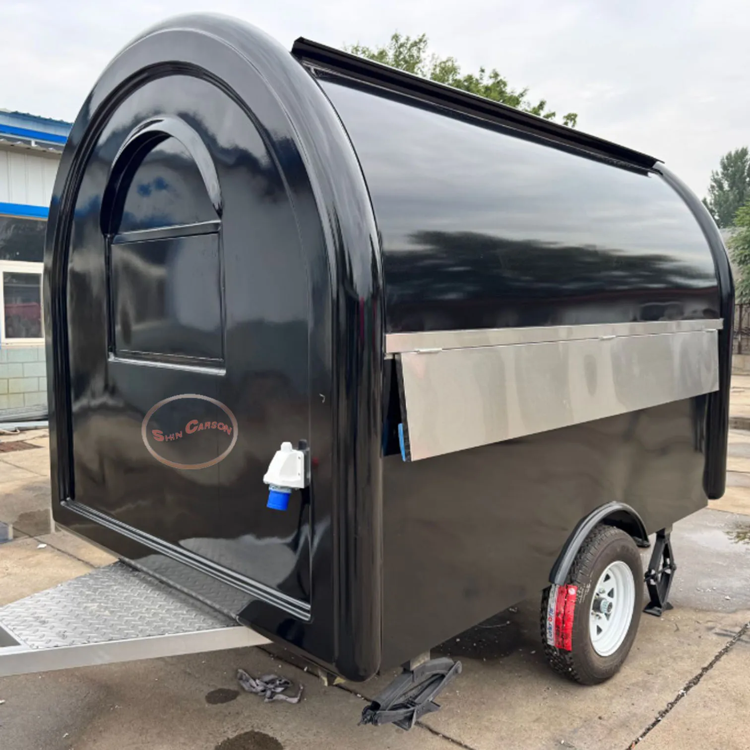 รถพ่วงขายอาหารเคลื่อนที่สีดำเงาคุณภาพสูง รถจัดเลี้ยงเคลื่อนที่ดีไซน์โดดเด่น