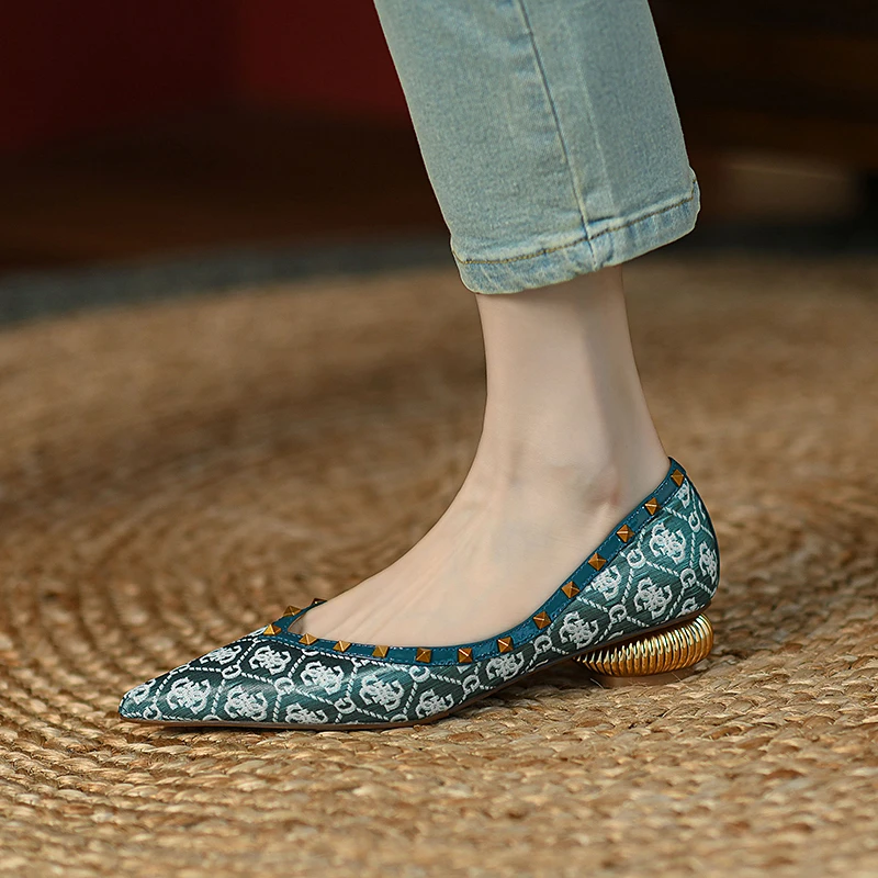 

Spring and Autumn Elegant Women's Shoes Metal Thick Heel 3CM Pointed Rivets Decorative Retro Print Slip-on Sandals Shallow Mouth