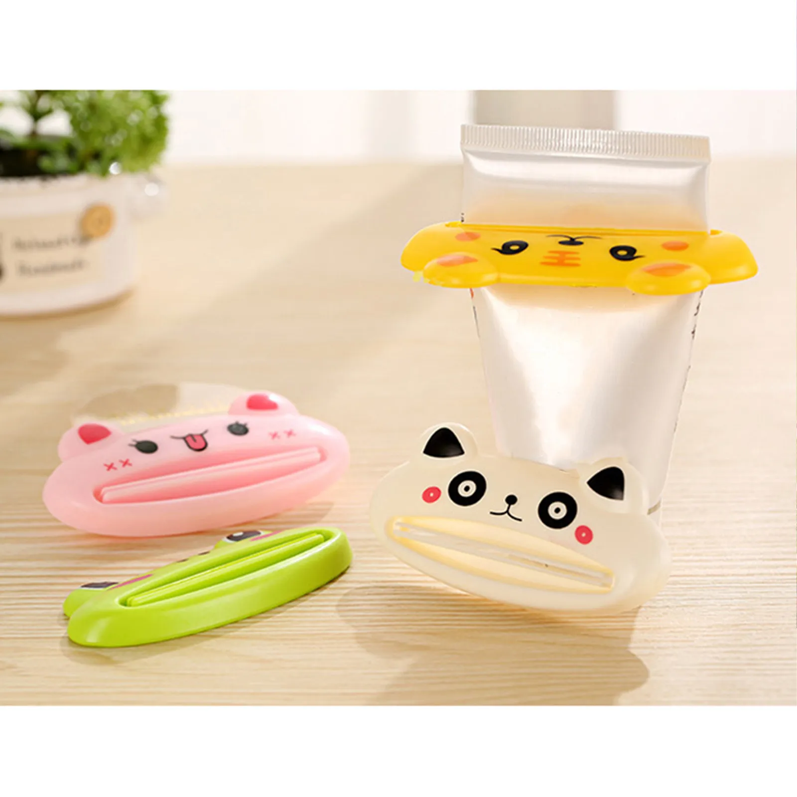 

Диспенсер-выдавливатель для зубной пасты в форме милого животного, удобный в использовании, многоразовый аксессуар для ванной комнаты, подходит для зубной пасты, кремов, косметики