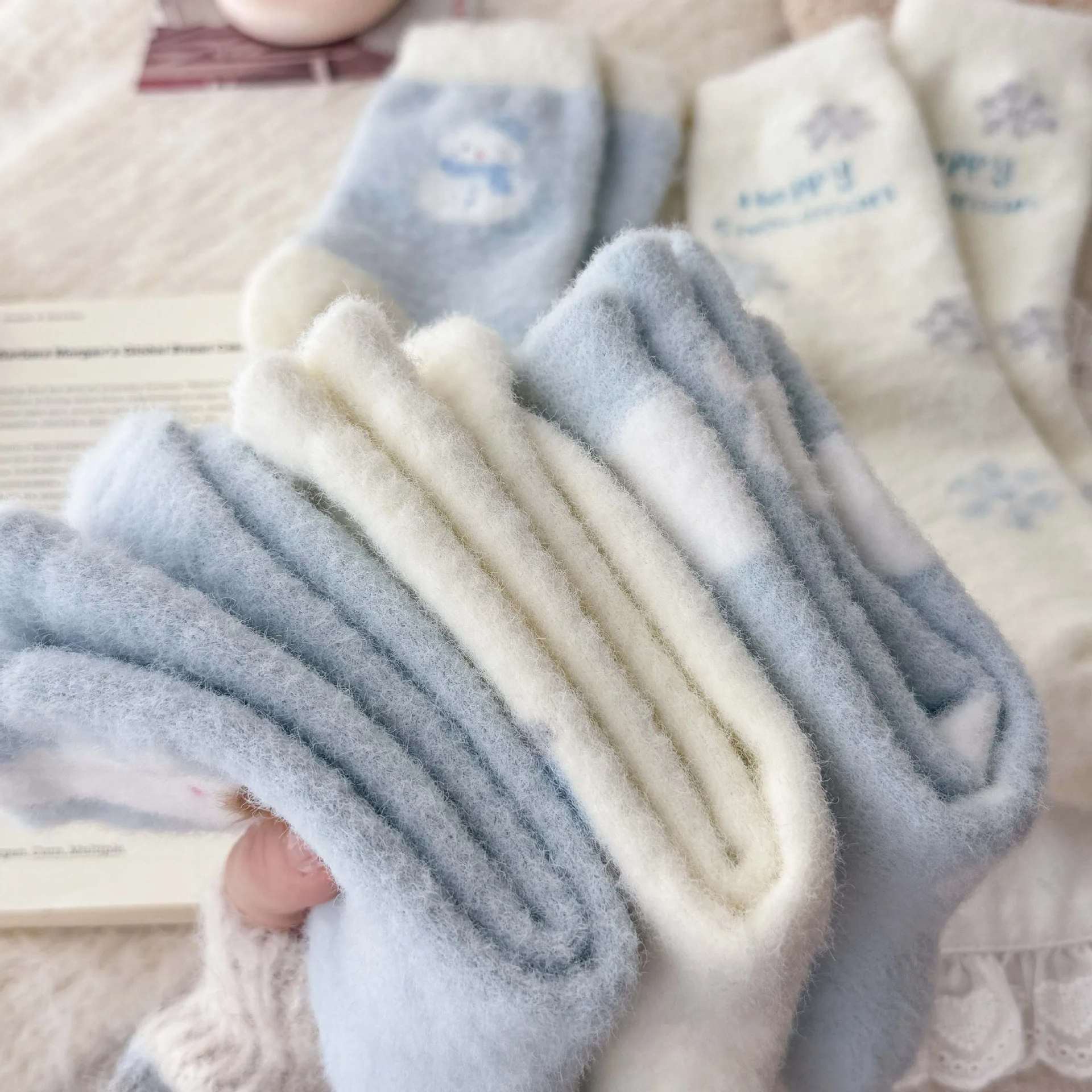 Chaussettes pour femmes mignon dessin animé coréen hiver en peluche épaissi chaud sommeil chaussettes pour fille bonhomme de neige Kawaii doux drôle mi Tube chaussettes