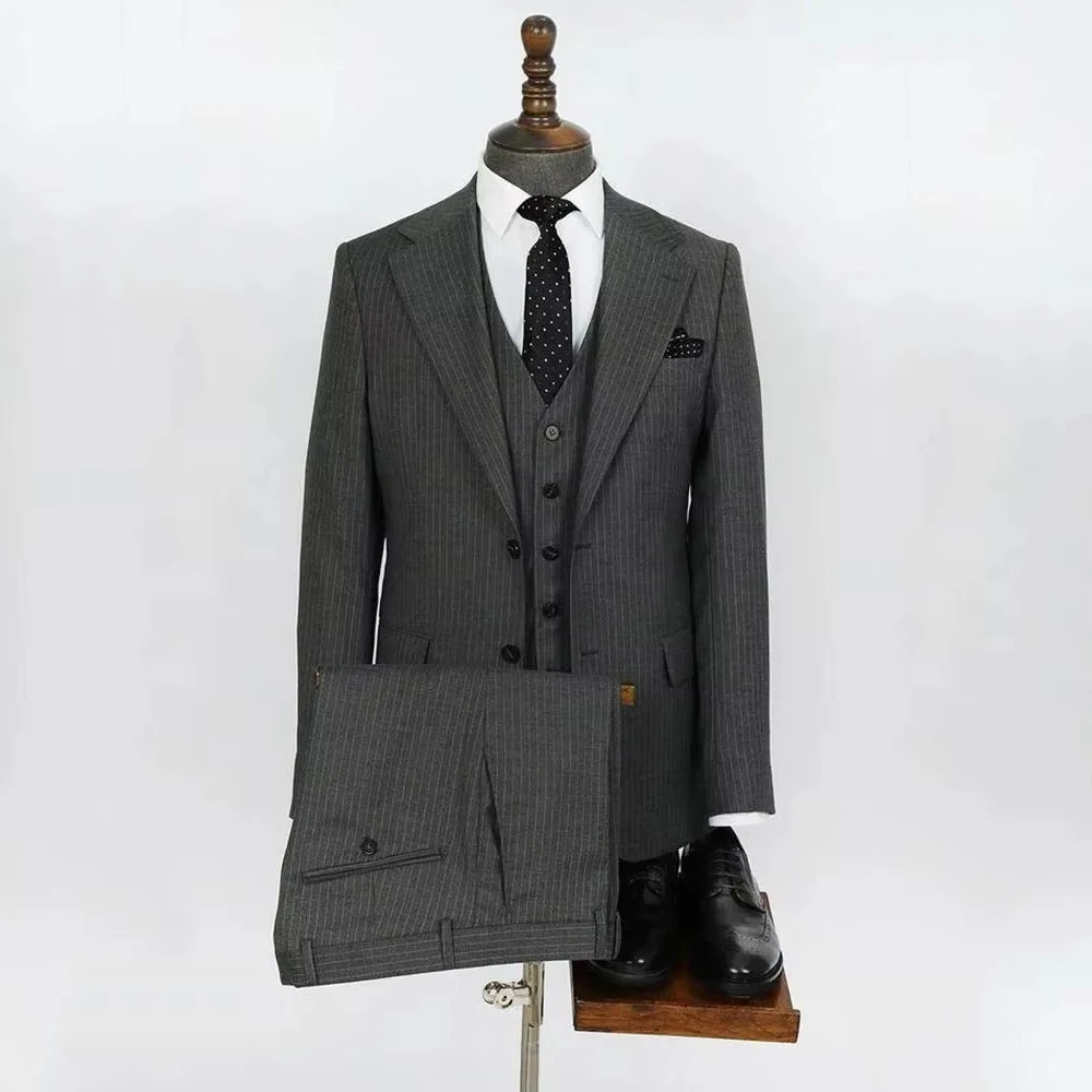 

Элегантные мужские костюмы в тонкую полоску, однобортные, с лацканами, высокое качество, комплект из трех предметов, куртка, жилет, брюки, мужская деловая одежда