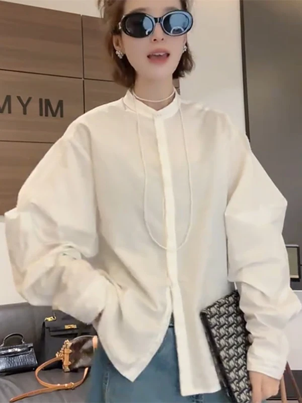 

Повседневная белая женская рубашка: модный топ весна 2025, свободный крой, воротник-стойка, длинный рукав, высокое качество, французский стиль