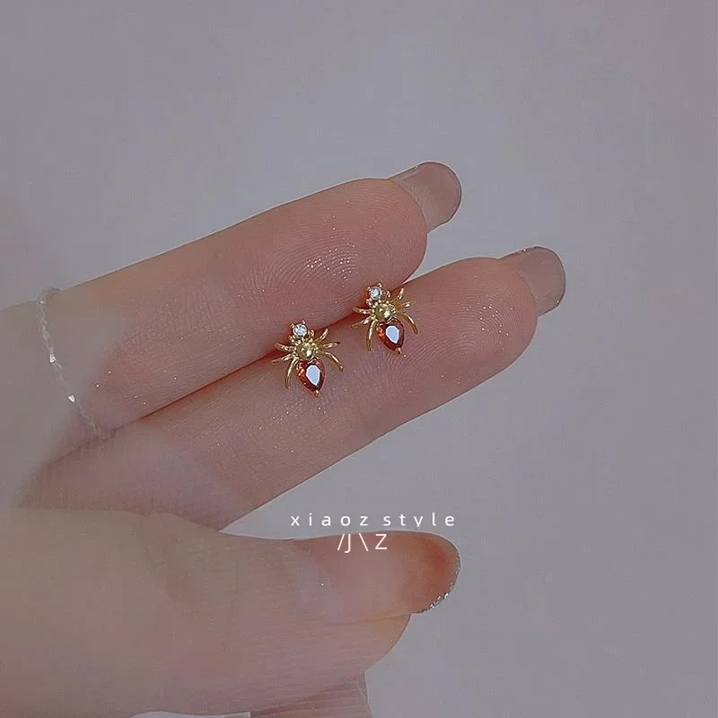 Mini Perforated Earrings Cute Sweet Four Shiny Zircon Dragonfly Bow Stud Earrings for Women Girl Children Jewelry Wholesale