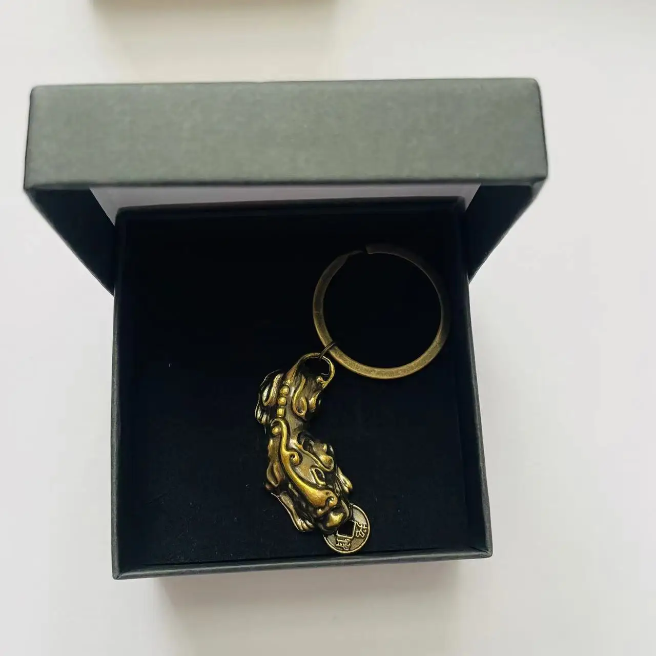 

Chinese Auspicious Beast Pi Xiu Pendant Keychain In Vintage Paper Box or Sack Halloween Christmas Thanksgiving Easter Gift