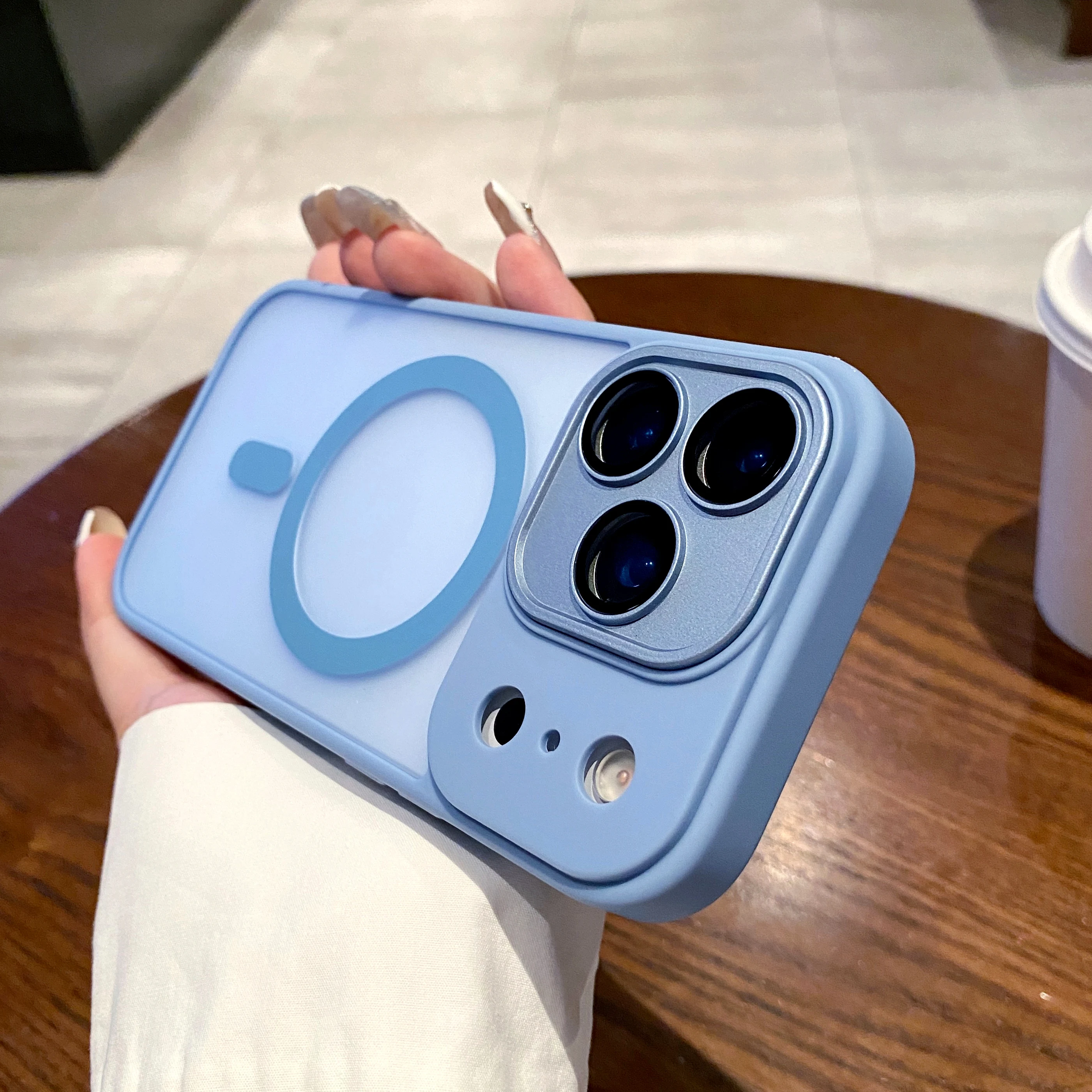

Матовый полупрозрачный защитный магнитный чехол для камеры для iPhone 17 Pro Max 16 15 14 Plus 13 12 11 Pro Max 17 Air 16e Magsafe Case