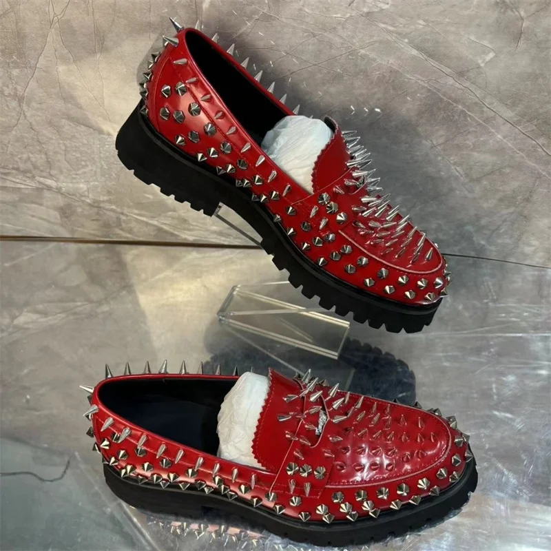 Rebites de couro vermelho decoração mocassins sola grossa sapatos masculinos confortáveis casuais sapatos formais de negócios sapatos respiráveis grandes homens tamanho 48