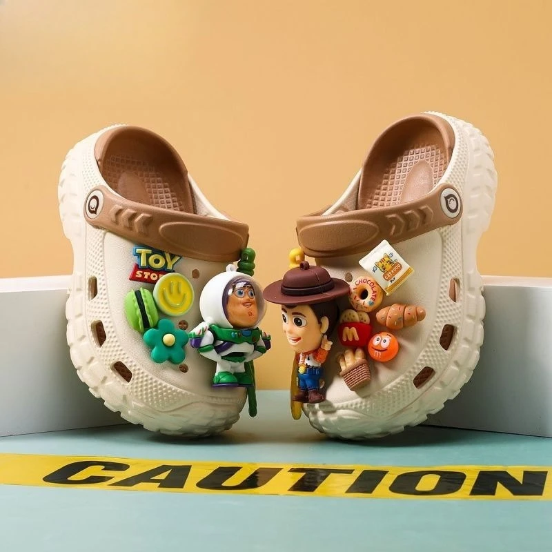 

Новые летние сандалии-клоги для мальчиков 2026 года, детские пляжные тапочки с мягкой подошвой, уличная обувь для воды для детей и подростков