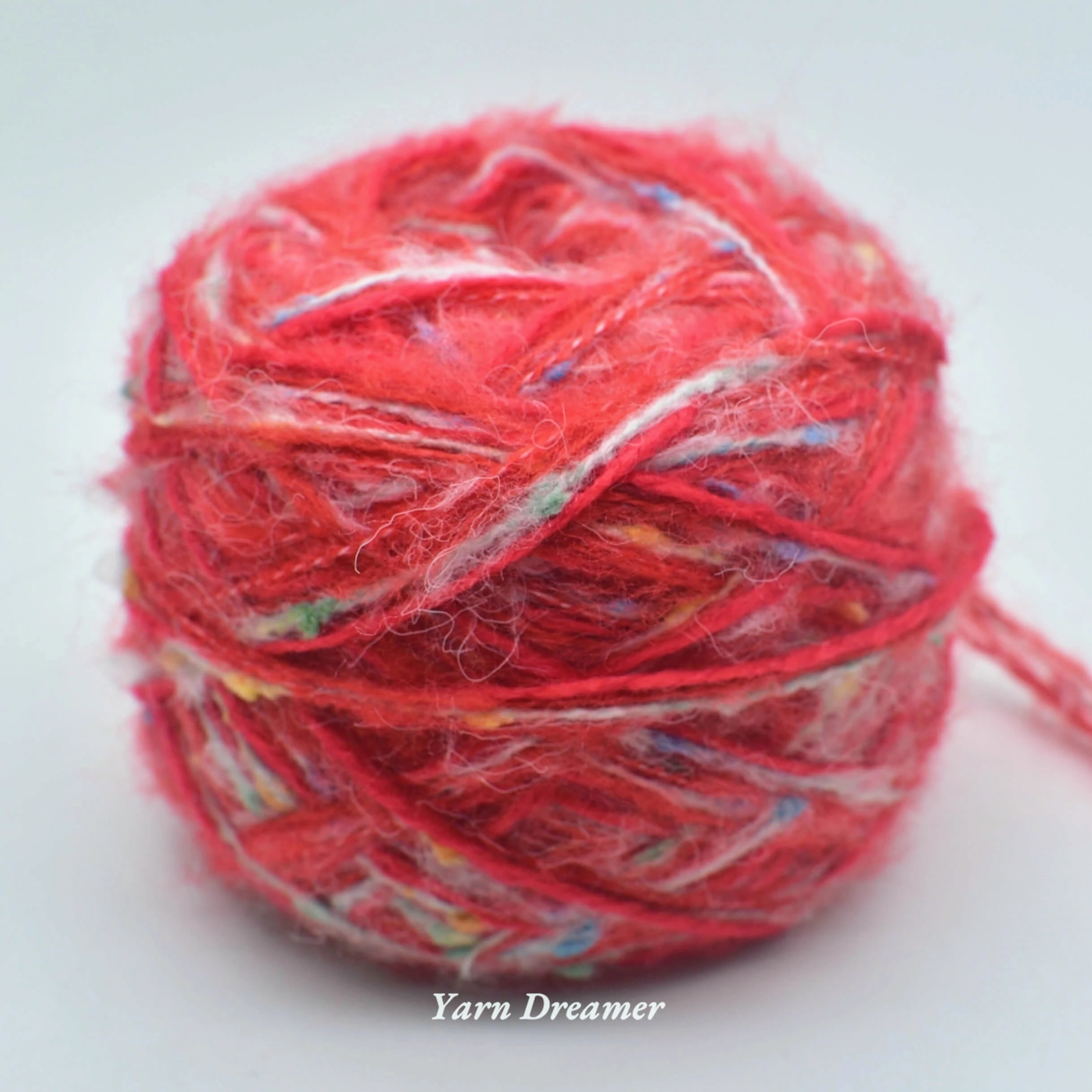 

Scarlet Variegated Red Knitting Yarn Chunky Aesthetic Multicolored Confetti Yarn for Crochet Scarf Fluffy Yarns for Christmas