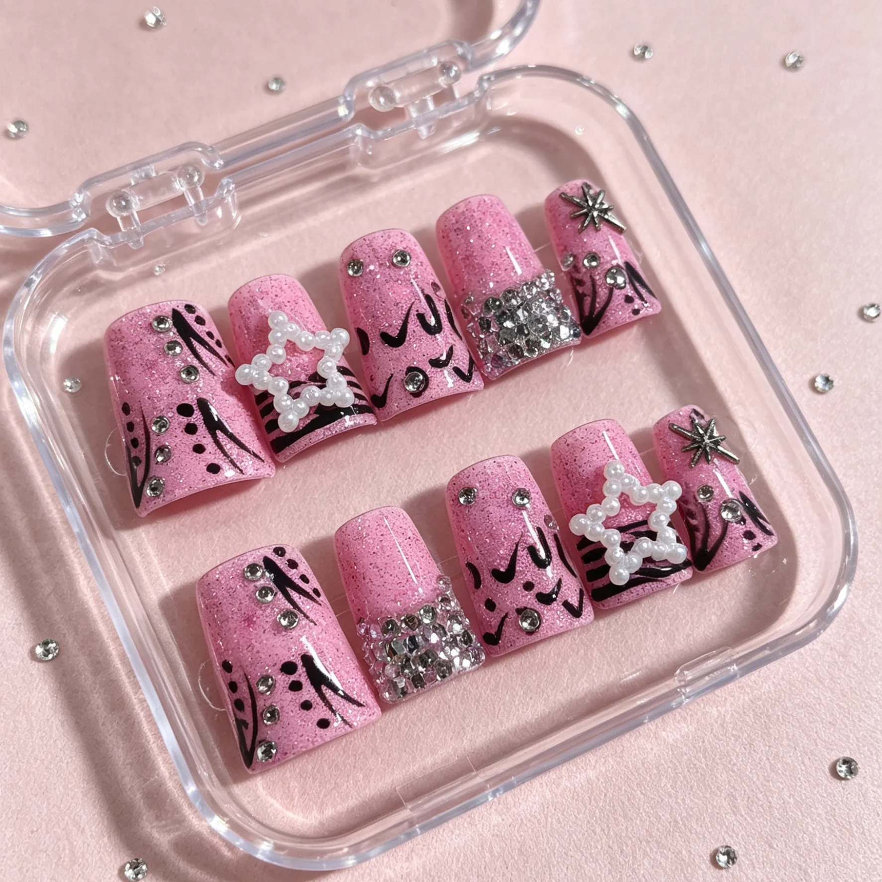 10 Stück handgepresste Nägel in Entenschnabelform, schöne künstliche Nägel, schwarz-rosa Glitzer-Graffiti-Sterne, geeignet für Frauen – Detail 1