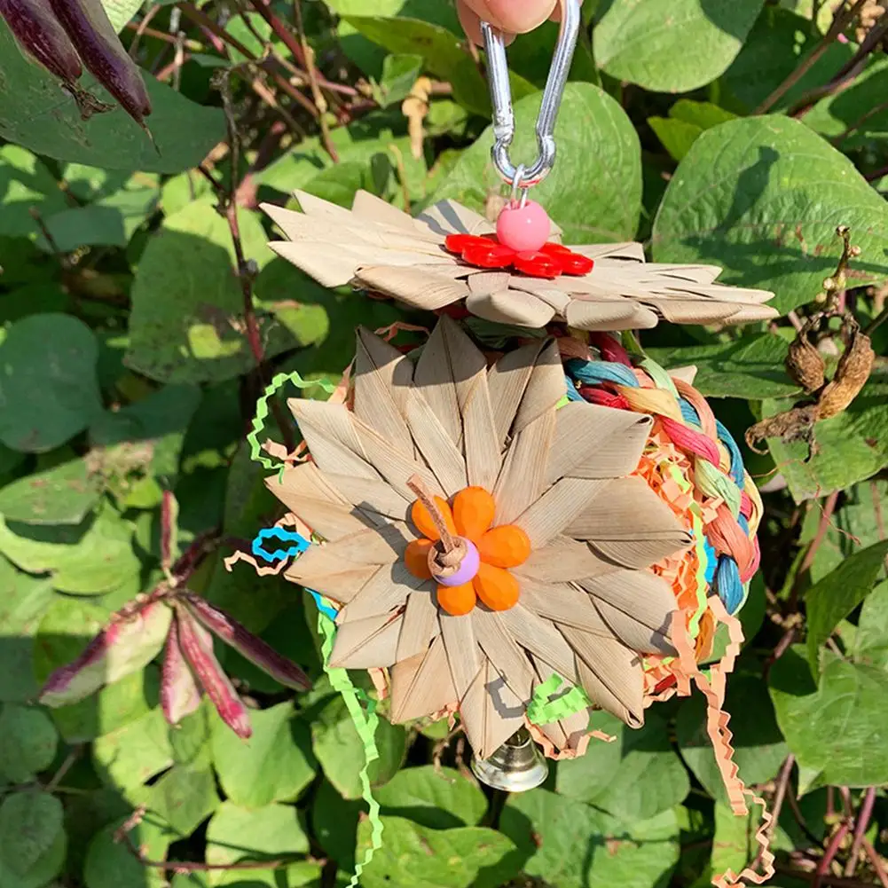 Parrot แขวนเคี้ยวของเล่นปาล์มธรรมชาติหวาย Shred Foraging ของเล่นสำหรับขนาดกลางนกแก้วนก (สุ่มสี)