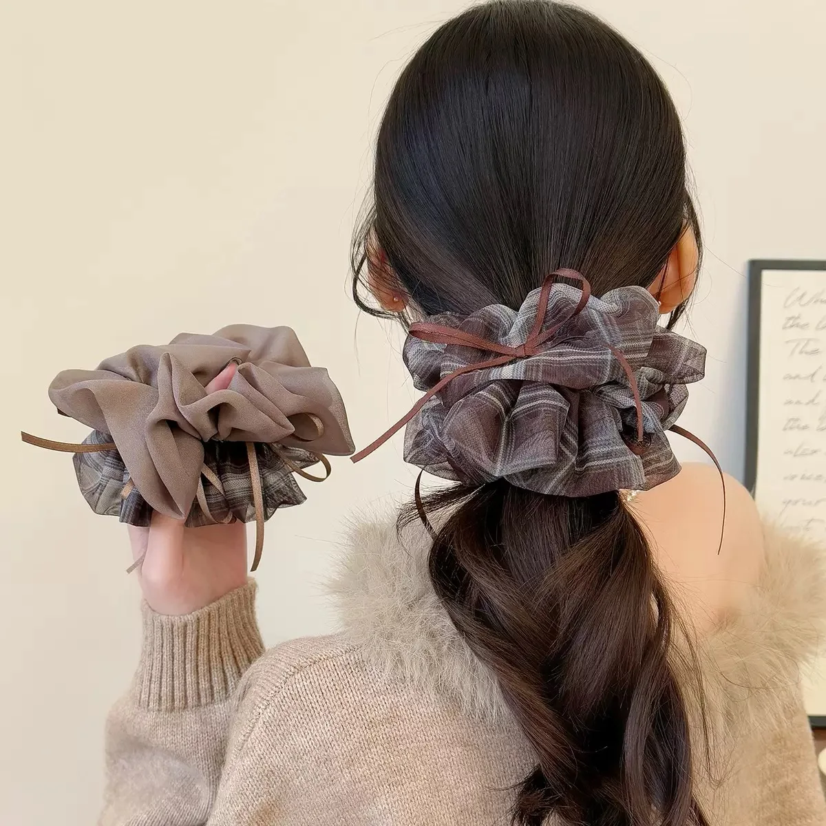 Vintage Karierte Organza-Haarschleife - Elegante Doppellagige Haarschleife mit Banddetails, Ein Femininer Haaraccessoire – Detail 1