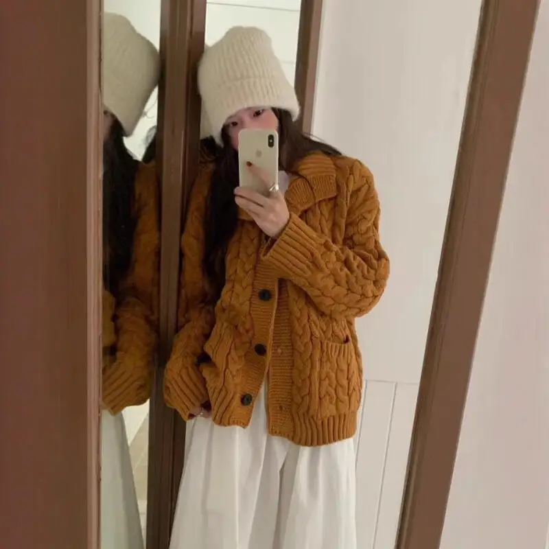 เสื้อคาร์ดิแกนถักไหมพรมสำหรับผู้หญิง สไตล์ลำลอง ใส่ได้ทั้งฤดูใบไม้ร่วงและฤดูหนาว ผ้าถักเนื้อหนา ทรงหลวม คอตั้ง สีพื้น