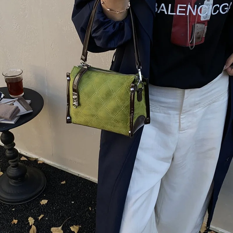 

Luxury Women's Tote Bag Made Of Fine Leather Boasting Casual Vintage And Paris Trendy Refined Look​