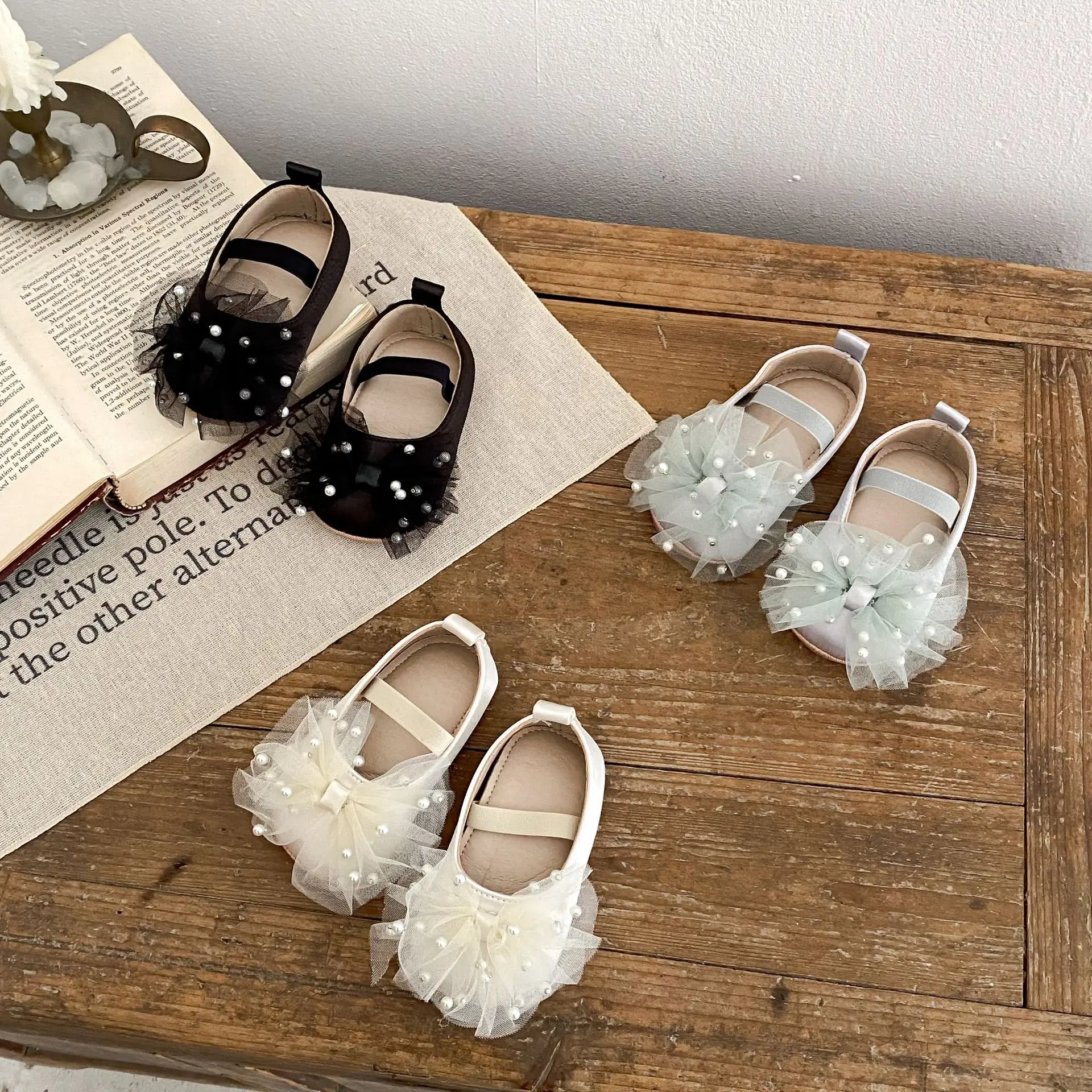 

​ ​ 2025 г., первые ходунки для маленьких девочек, сетчатые туфли принцессы с жемчужным бантом, нескользящая мягкая подошва, От 0 до 18 месяцев ​