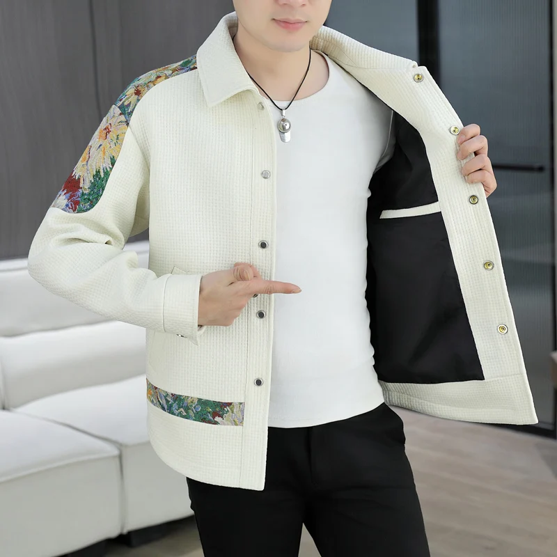 

Новая модная мужская куртка приталенного кроя, удобная, повседневная, с трендовым принтом, с отложным воротником, с длинными рукавами.