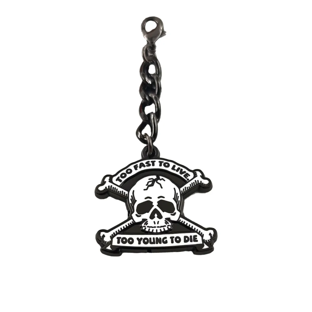 Zu schnell, um zu leben, zu jung, um zu sterben Schlüsselanhänger Vintage Punk Rock Totenkopf Kreuzbeine Metall Schlüsselring Gothic Taschen- und Autoanhänger Geschenk – Detail 1