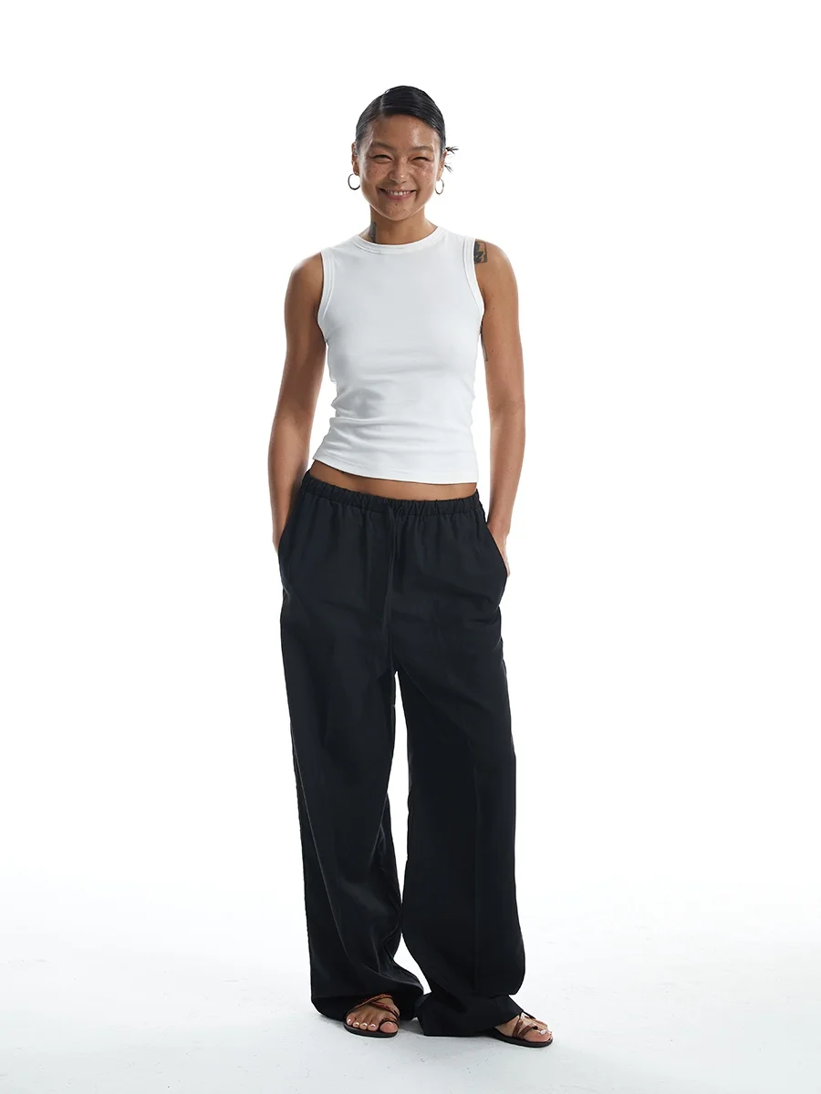 

Облегающая хлопковая эластичная майка без рукавов с круглым вырезом EMM Commute Sle ort Длина Цвет доступен в пяти цветах