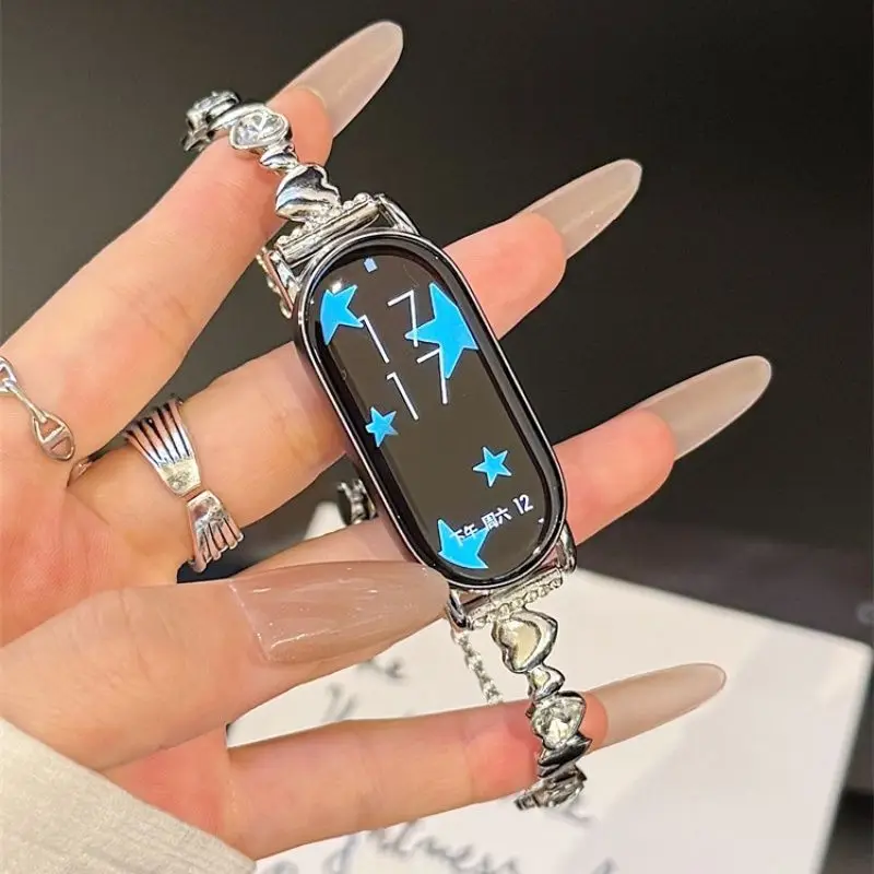 

Ремешок в форме сердца с бриллиантами подходит для Xiaomi Band8/9Pro, 8/8NFC/9/9NFC/10/10NFC, для Mi Band3/4/5/6/7, ForRedmi Watch5/4