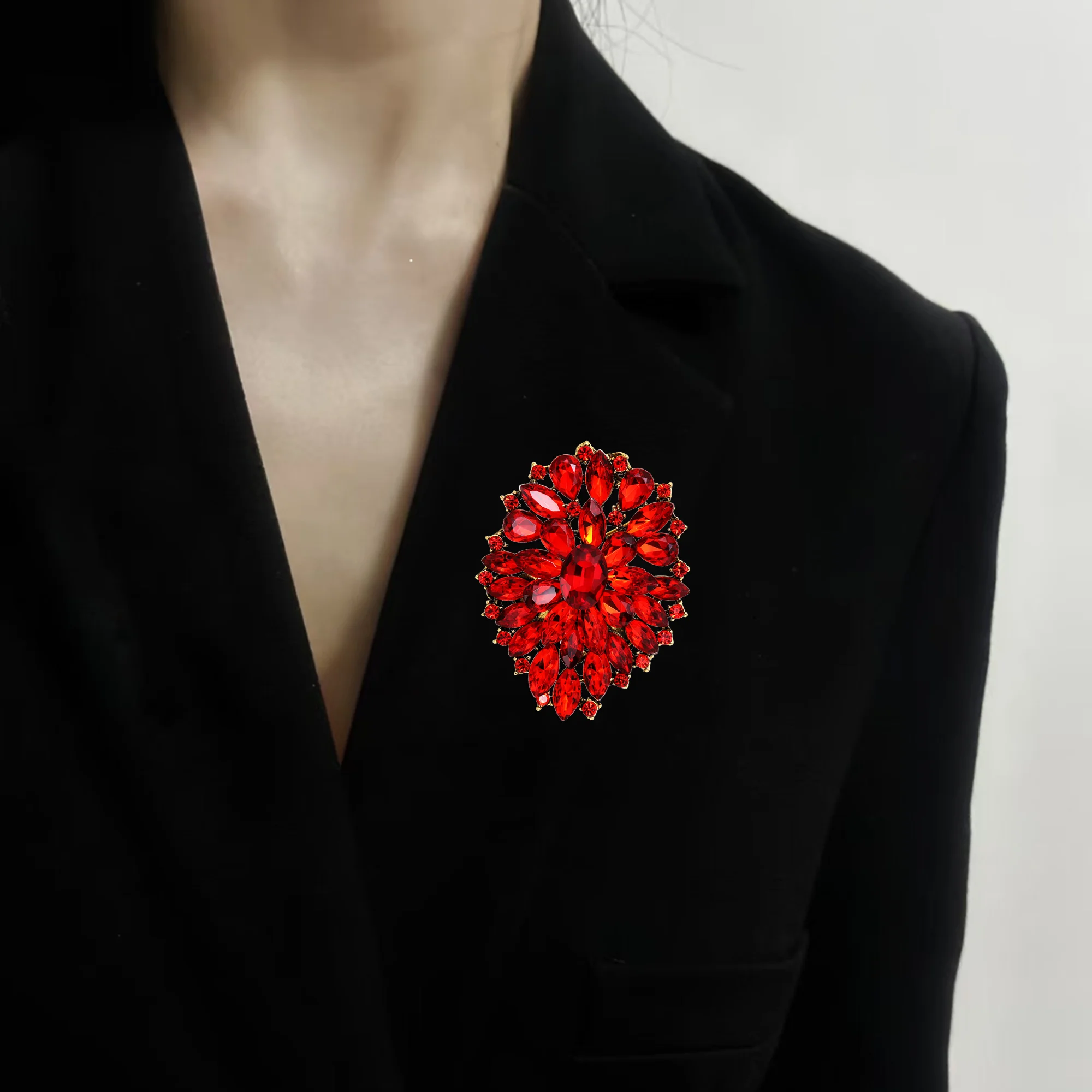 Beaut&Berry Trendy Rhinestones Flower Brooches for Women Unisex Creativity Pins Casual Party Jewelry Accessories Gift Decoration