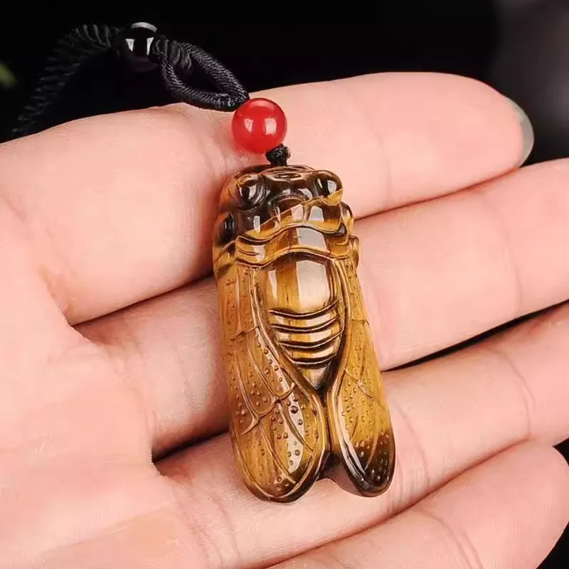 

The natural tiger's eye stone cicada pendant and jade cicada pendant symbolize a stunning debut and are perfect festival gifts