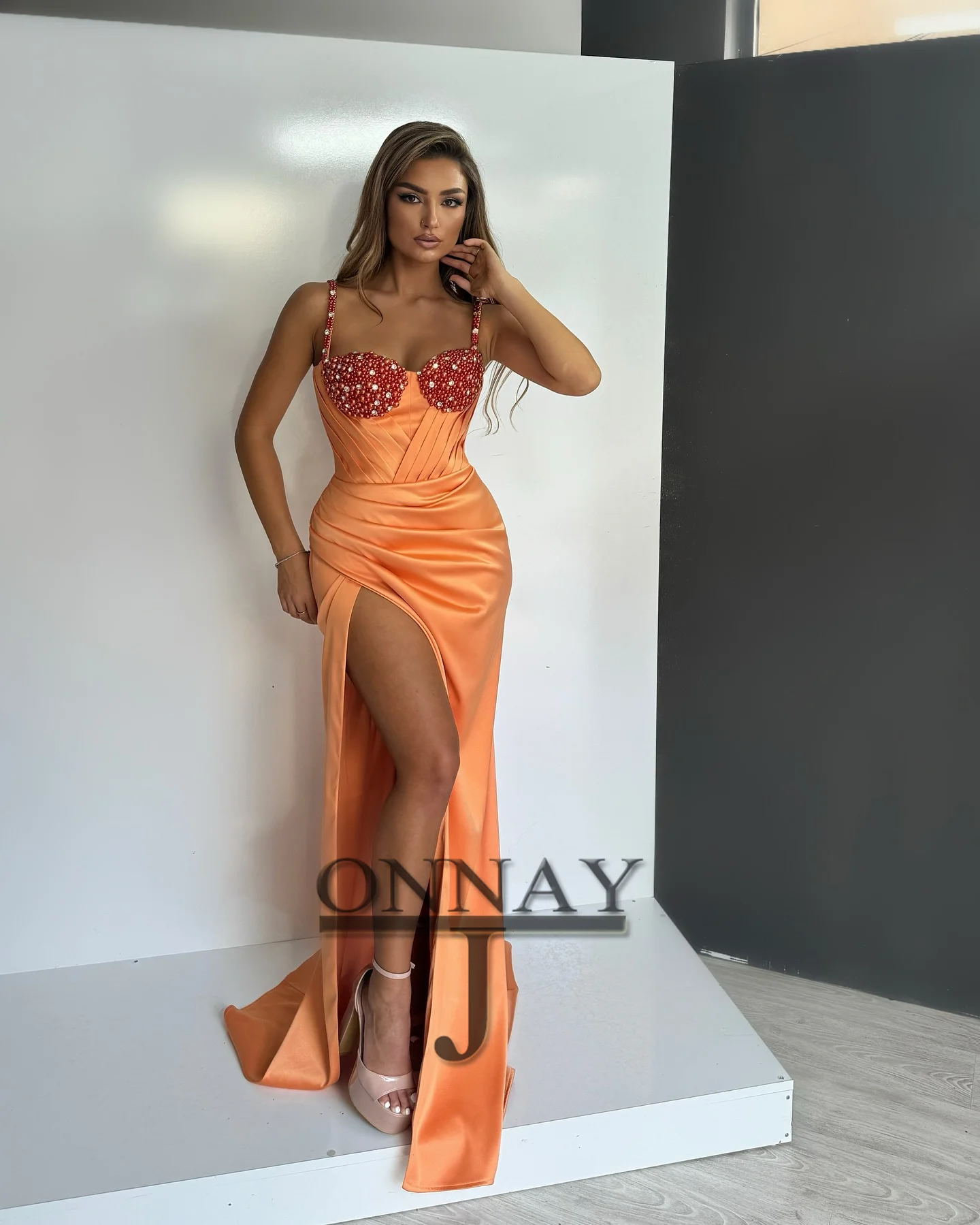 

Customized Sweetheart Pearls Graduation Dresses Pleat Slit HIgh Dubai Saudi Arabric Bespoke Occasion Vestidos De Gala Lace Up
