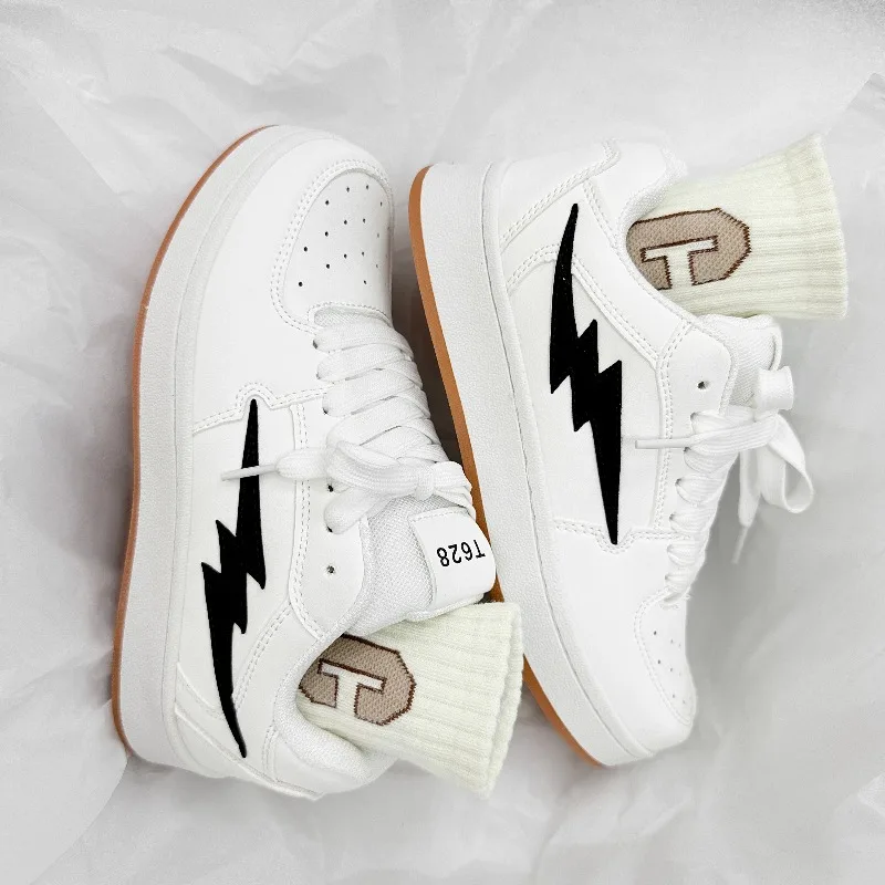 Novos tênis de pão de casal elegantes e modernos