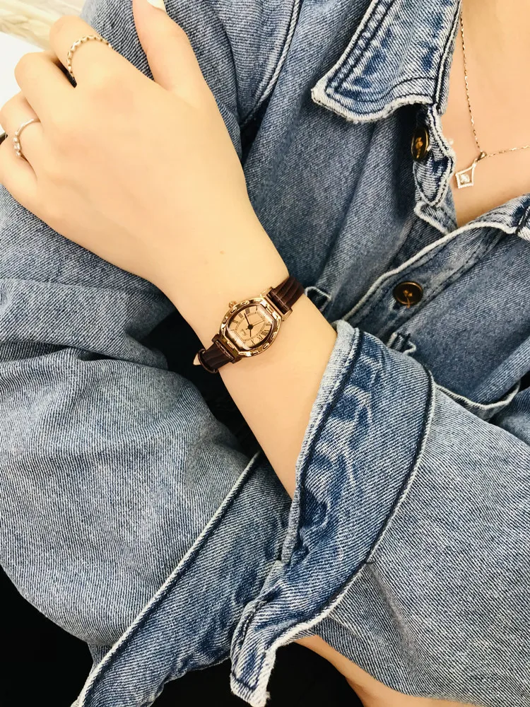Women'S Ultra-Thin Watch With Small Dial, Square Case, Vintage Style, Thin Leather Strap, Compact And Luxurious Design.
