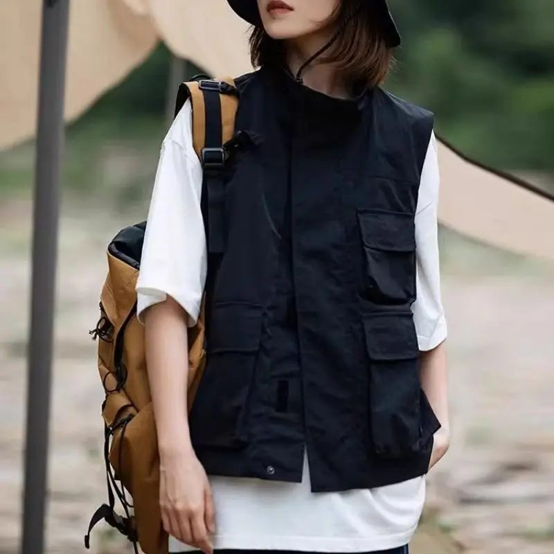 Unisex Outwear Vest 2026 New Japanese Vintage Outdoor Cargo Vest Men Women Multi Pockets Breathable Hiking Outwear Waistcoat