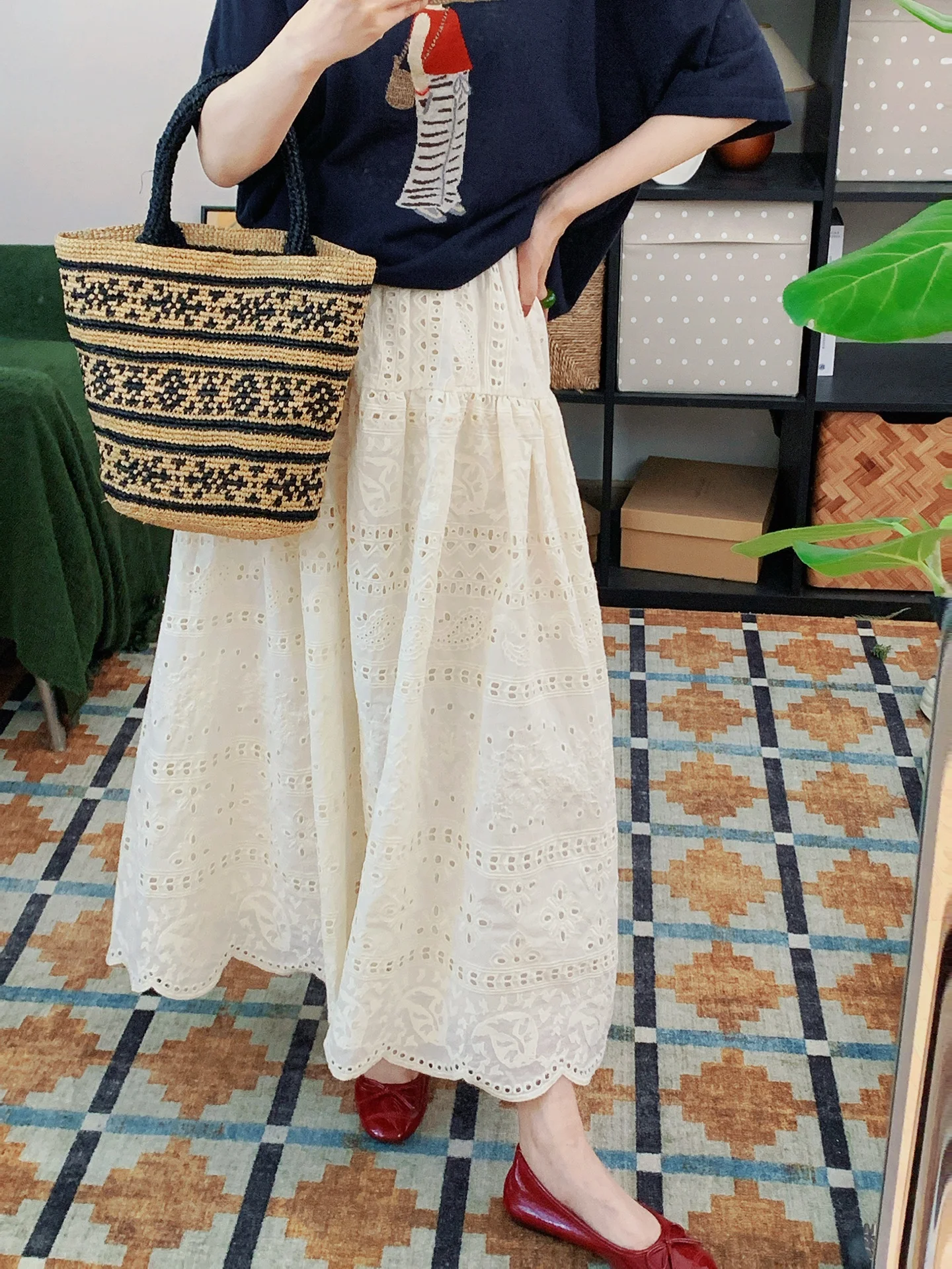 

Элегантная женская юбка А-силуэта с высокой талией, вышивкой и ажурными вставками, из хлопка, на подкладке, для весеннего сезона